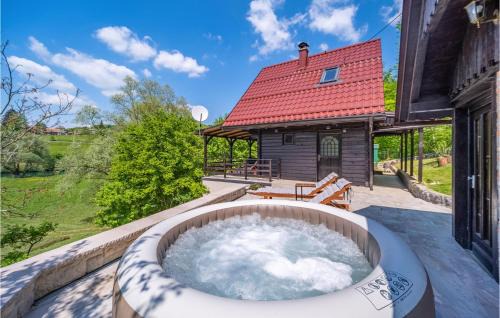 Netretic House | Cozy Retreat in Gornje Stative with Hot Tub & WiFi