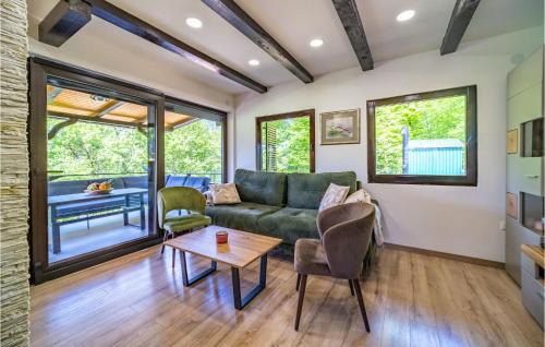 Netretic House | Cozy Retreat in Gornje Stative with Hot Tub & WiFi
