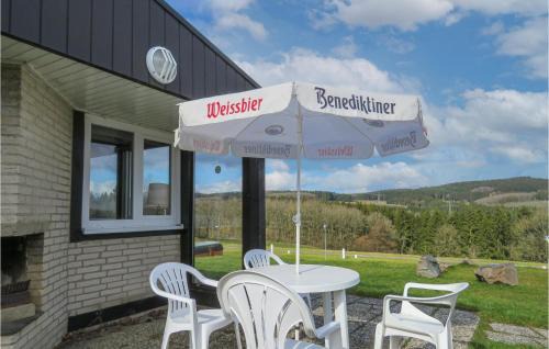 Ferienhausgebiet Hillenseifen House | Cozy Home in Gerolstein with Wifi and Pet-Friendly Amenities