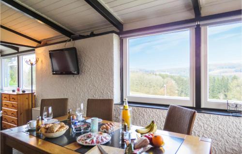 Ferienhausgebiet Hillenseifen House | Cozy Home in Gerolstein with Wifi and Pet-Friendly Amenities