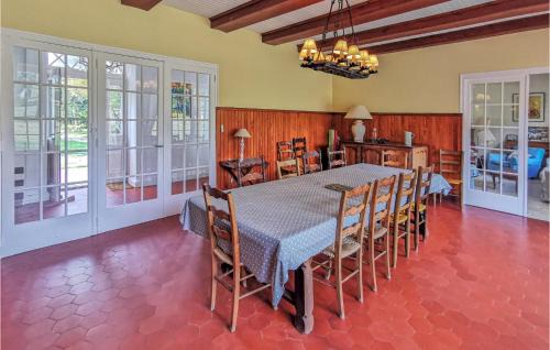 Guerande House | Cozy Home in Guerande with WiFi for Family Getaways