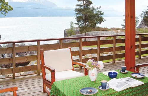 Hatlestrand House | Family-Friendly 3 Bedroom Getaway in Beautiful Hatlestrand