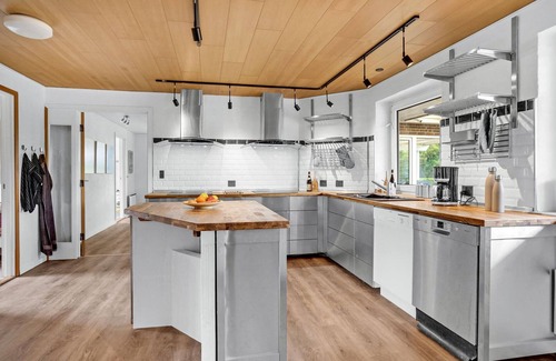 Aarosund House | Cozy Vacation Home with Scenic Sea Views and Great Amenities