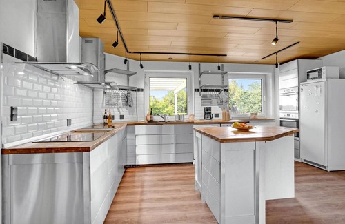Aarosund House | Cozy Vacation Home with Scenic Sea Views and Great Amenities