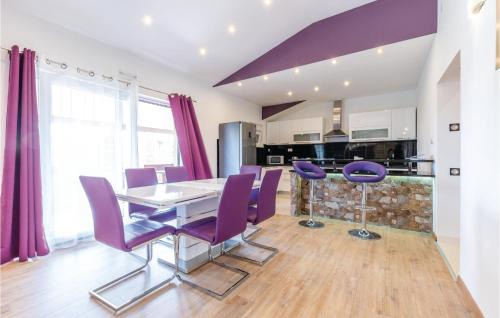 Hrvace House | Elegant Home in Hrvace with Heated Pool for Family Fun