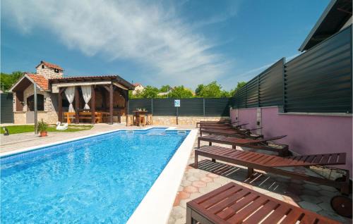 Hrvace House | Elegant Home in Hrvace with Heated Pool for Family Fun