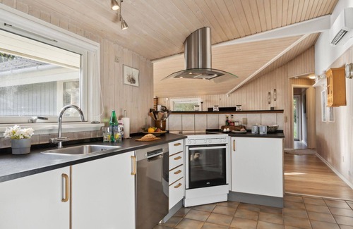 Østerskov House | Charming Beachside Retreat with Finnish Wooden Bath