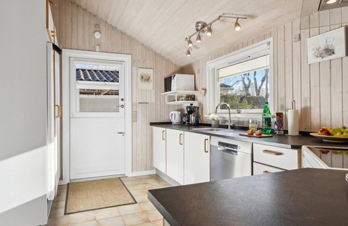 Østerskov House | Charming Beachside Retreat with Finnish Wooden Bath