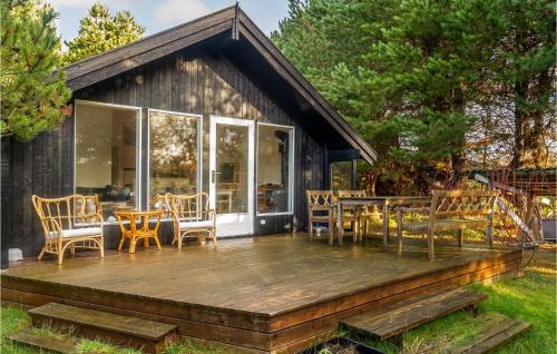 Ristinge House | Cozy Pet Friendly Home in Humble with Kitchen Access
