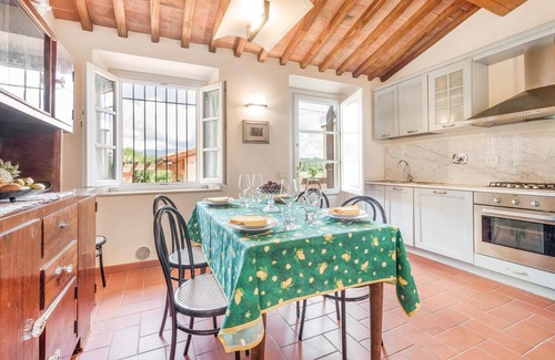 Capannori House | Inviting 4 Bedroom Retreat with Ocean View in Capannori