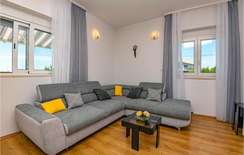 Drnis House | Delightful Home in Kaocine with Pool and Hot Tub