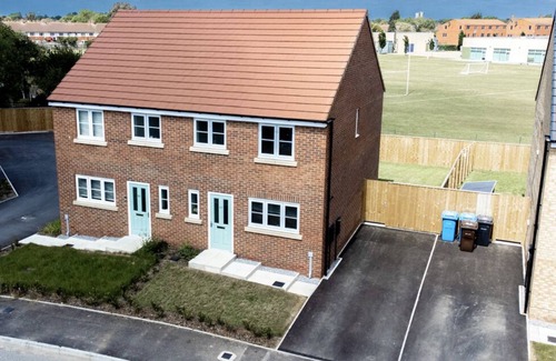 Hull House | Family-Friendly Home in Kingston-Upon-Hull with Kitchen