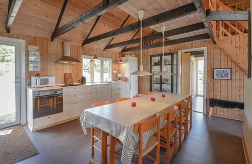Knebel House | Experience Breathtaking Views and Oceanfront Amenities