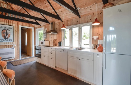 Knebel House | Experience Breathtaking Views and Oceanfront Amenities