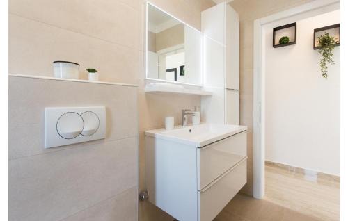 Dicmo House | Idyllic Kraj Home with Pool and Free Wifi for Families
