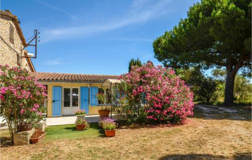 La Garde House | Cozy Home in La Garde with Kitchen and Pool Access