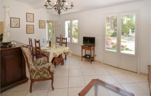 La Garde House | Cozy Home in La Garde with Kitchen and Pool Access