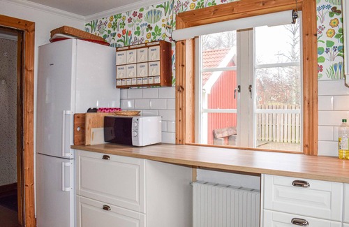 Lammhult House | Charming Cottage with Spa and Lake View Amenities