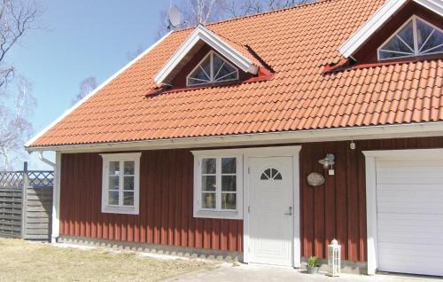 Lockna House | Cozy Home in Lidhult with Kitchen for Family Getaways