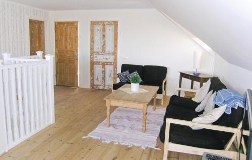 Lockna House | Cozy Home in Lidhult with Kitchen for Family Getaways