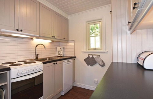 Ljungskile House | Scenic Cottage with Breathtaking Views of Rannebergs