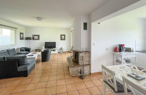 Nowe Warpno House | Inviting Lakeview Retreat with Spa and Pet-Friendly Amenities