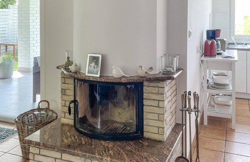 Nowe Warpno House | Inviting Lakeview Retreat with Spa and Pet-Friendly Amenities