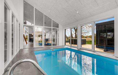 Snogebaek House | Inviting Home in Nex with Private Pool and Kitchen