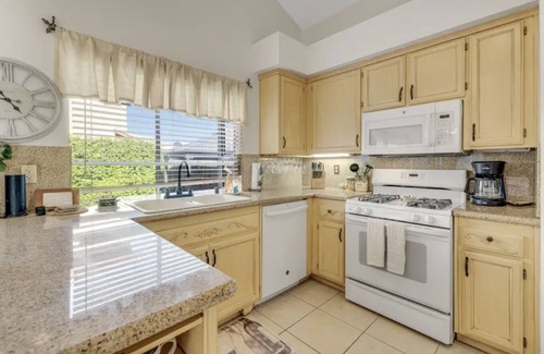 Napa House | Idyllic Home in Northwest Napa with Breakfast & Family Amenities