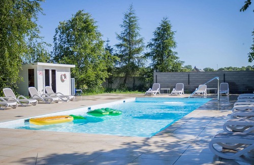 Nowecin House | Experience a Relaxing Vacation Home with Pool and Spa Access