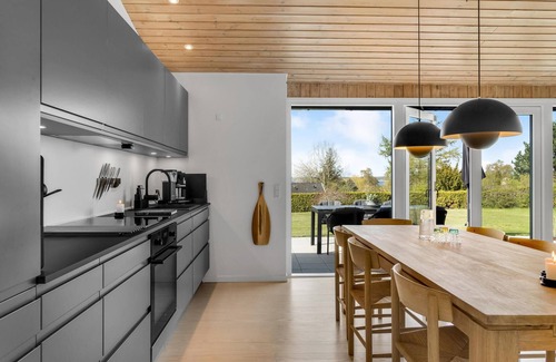 Olsted House | Overlooking the Roskildefjord: Ideal Oceanfront Getaway