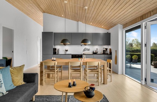 Olsted House | Overlooking the Roskildefjord: Ideal Oceanfront Getaway