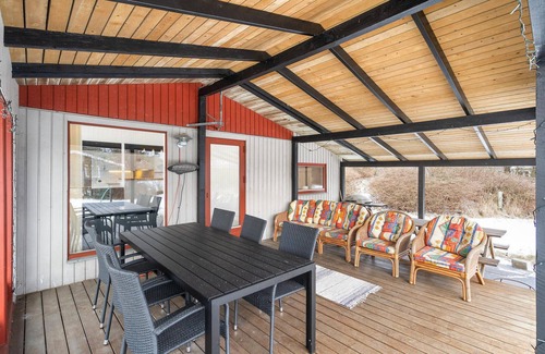 Ørsted House | Cozy Beachside Cottage with Ocean Views and Spa Amenities