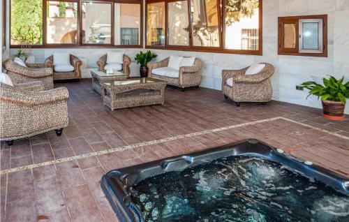 Otura House | Relaxing Retreat in Otura with Kitchen & Pet-Friendly Pool