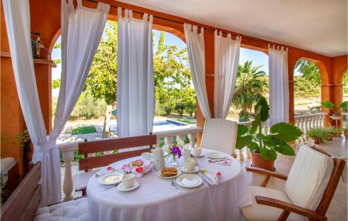 Pliego House | Family-Friendly 3 Bedroom Retreat in Pliego with Pool