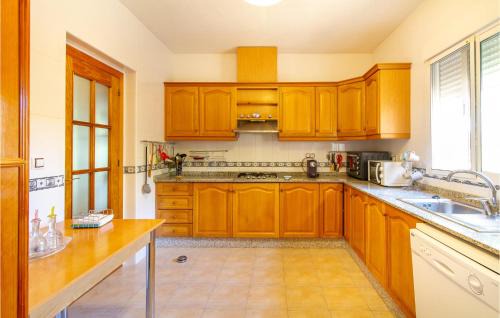 Pliego House | Family-Friendly 3 Bedroom Retreat in Pliego with Pool