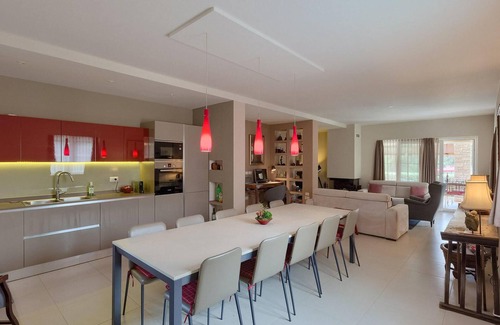 Tar-Vabriga House | Villa Eda: Family Retreat with Oceanfront Pool & Spa