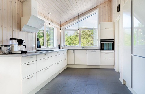 Sønderstrand House | Experience a Cozy Oceanfront Vacation Home Retreat
