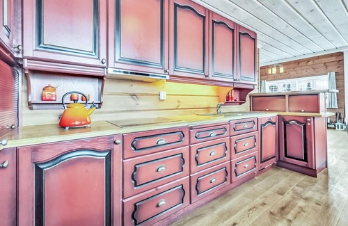 Atra House | Spacious 5 Bedroom Retreat with Lake View in Rjukan
