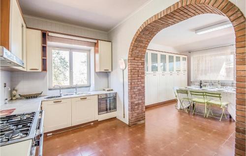 Zona LIV La Giustiniana House | Relaxing Retreat in Roma with Hot Tub and Pool Access