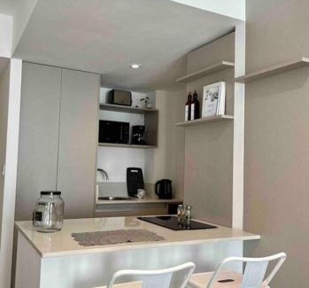 San Telmo Apartment | Cozy Retreat in San Telmo with Oceanfront Pool Access