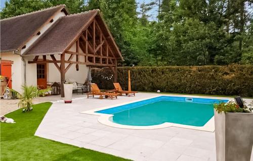 Sainte-Anne-sur-Brivet House | Charming Home in Salbris: Pet-Friendly with Pool Access