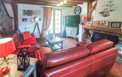 Sainte-Anne-sur-Brivet House | Charming Home in Salbris: Pet-Friendly with Pool Access