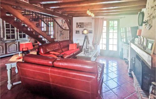 Sainte-Anne-sur-Brivet House | Charming Home in Salbris: Pet-Friendly with Pool Access