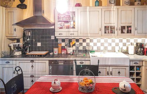 Sainte-Anne-sur-Brivet House | Charming Home in Salbris: Pet-Friendly with Pool Access