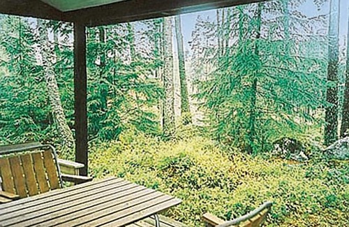 Hylte House | Serene Retreat with Lake View and Spa Amenities