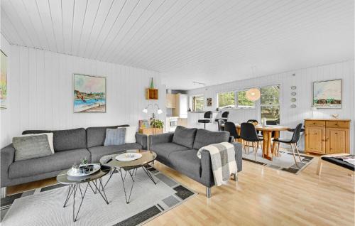 Skjern House | Inviting Home in Skjern with Fully Equipped Kitchen