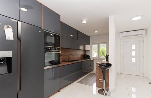 Slivno House | Beautiful home in Slivno with WiFi