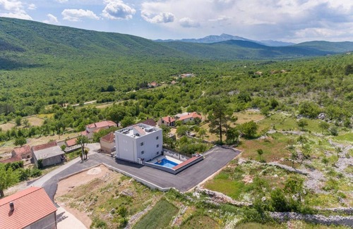 Slivno House | Beautiful home in Slivno with WiFi