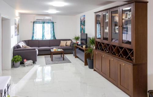 Slivno House | Beautiful Home In Slivno With Wifi